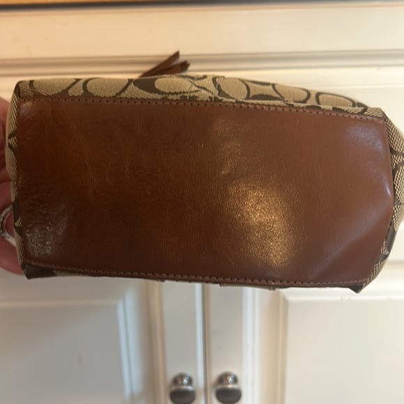 Coach khaki saddle hand bag - Picture 4 of 4